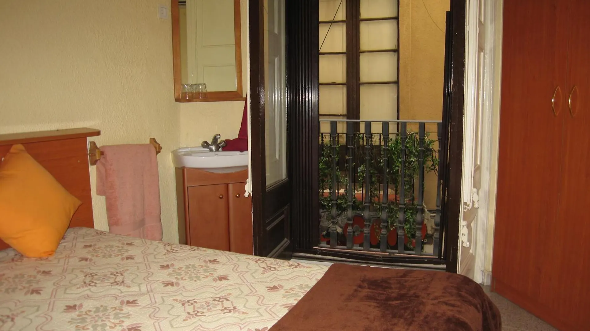 Guest house Pension Colmenero Barcelona Spain